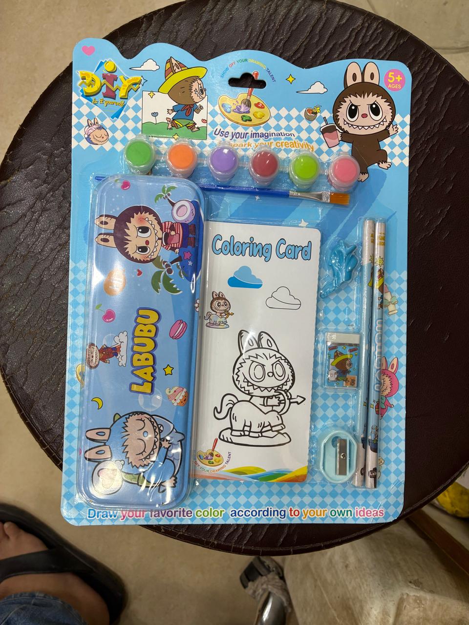 Handy colouring kits